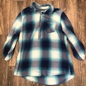 Sonoma Size M light weight half button down top